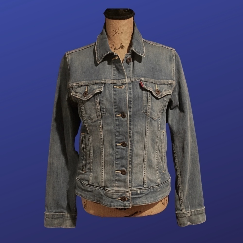 LEVI STRAUSS & CO. Distressed Jean Jacket Trucker, Faded Blue Wash, Size M, EUC